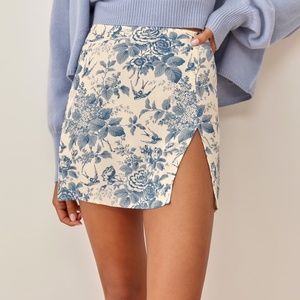 Reformation Margot Skirt white & blue flowers 0